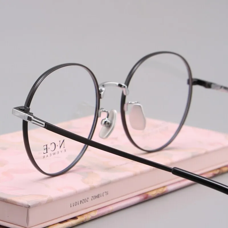 Unisex Round Full Rim Titanium Frame Eyeglasses Sc88312